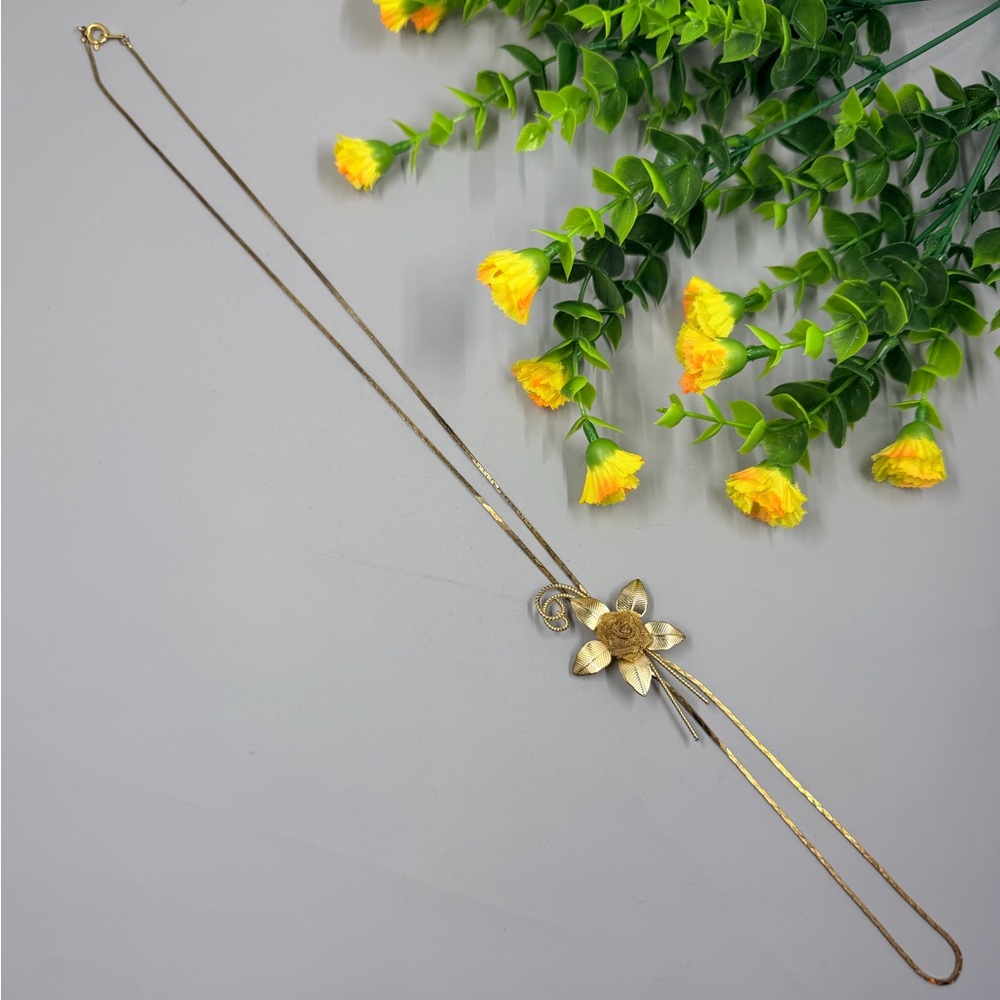 Bolo Style Vintage Gold Flower Pendant Necklace